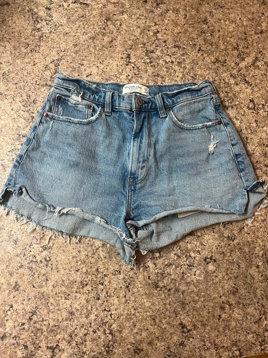 Abercrombie & Fitch Pants - abercrombie & fitch the mom short high rise size 28